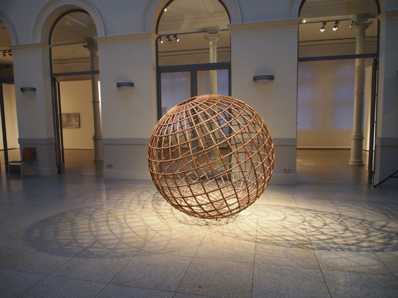 Installation von Mona Hatoum im Lichthof