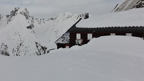 Berghütte im Schnee